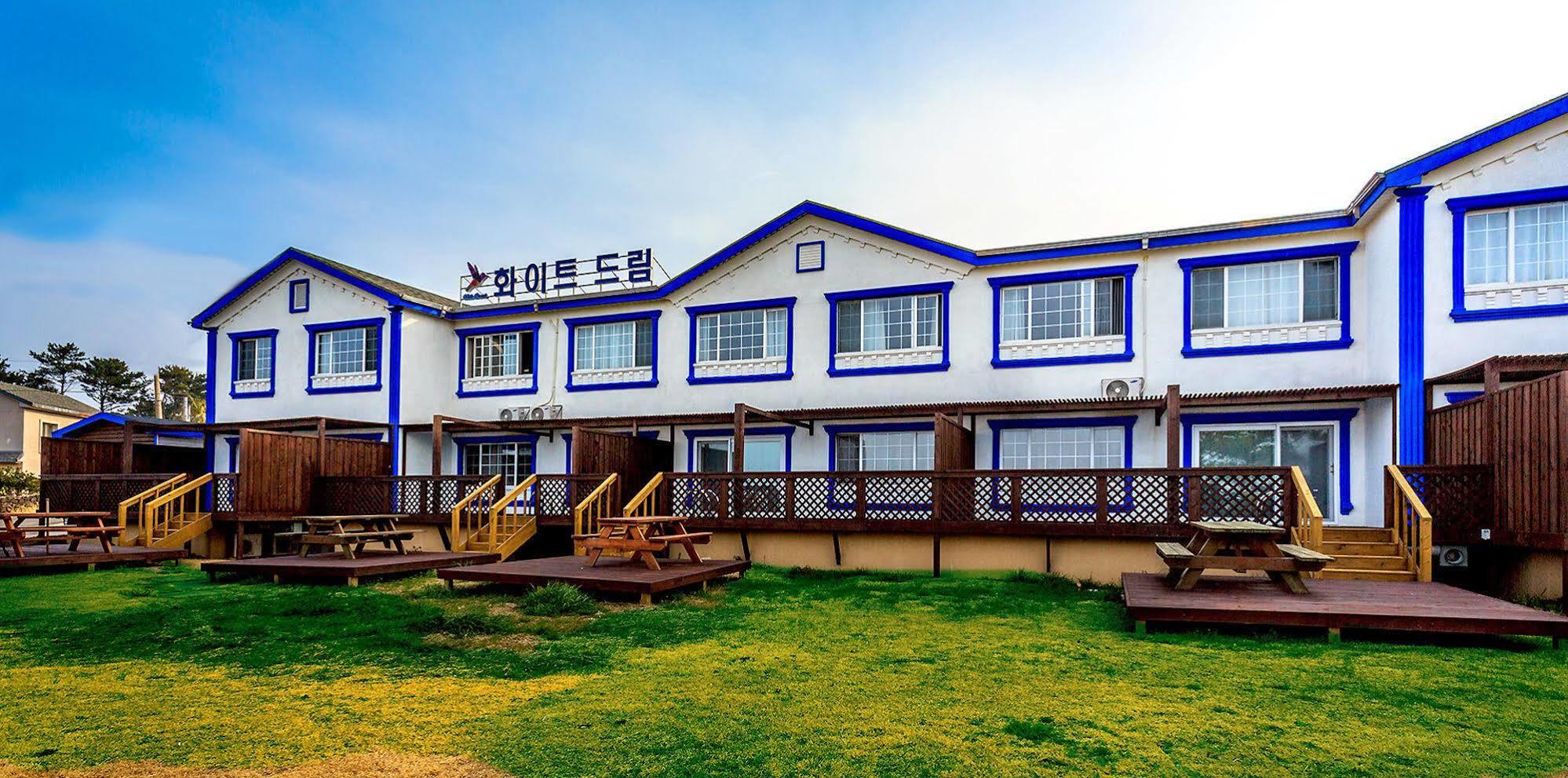 White Dream Pension Чеджудо Экстерьер фото